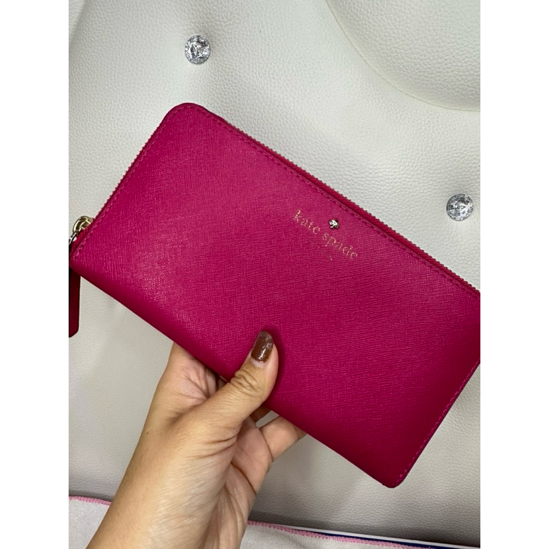กระเป๋าสตางค์ใบยาว Kate spade
