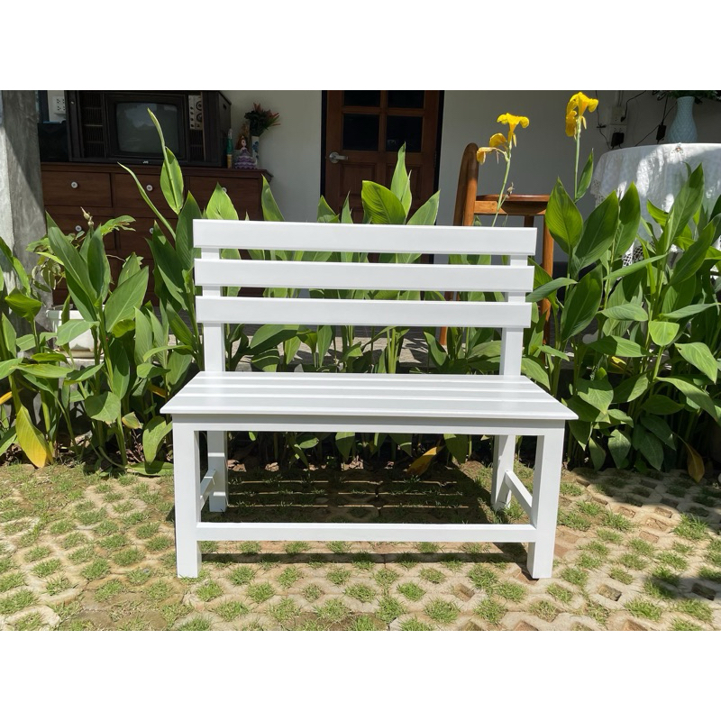 เก้าอี้นั่งเล่นมีพนักพิงซี่ขวาง สีขาว ขนาด 100*35*48*90 cm ม้ายาวสนาม งานไม้สัก