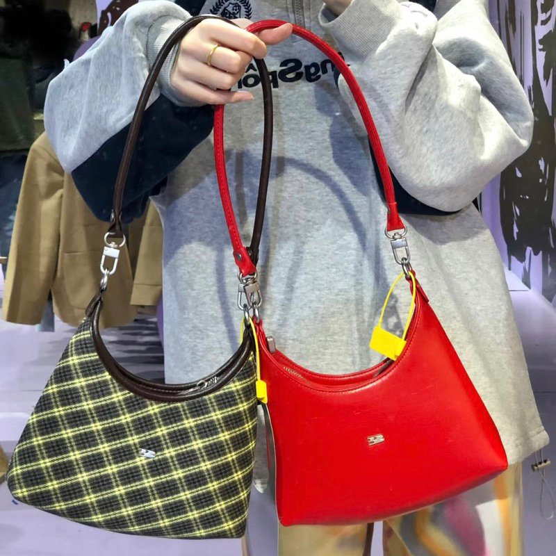 preorder : กระเป๋า crying center | vintage millennium 🍅🥦