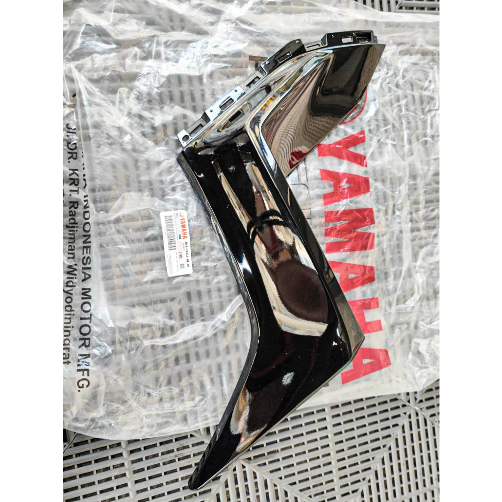 ครอบข้าง บังลม ซ้าย/ขวา Xmax 300 2023-2025 แท้ศูนย์ แฟริ่งซ้าย แฟริ่งขวา Xmax300 ราคา ถูกที่สุด ดีลบีเคเค แกลเลอรีภาพที่ 4