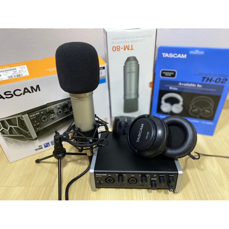 TASCAM : TRACKPACK 2X2มือสอง ออดิโออินเตอร์เฟสของ Tascam 1ชุด ประกอบด้วย ไมค์,หูฟัง,ออดิโออินเตอร์เฟ