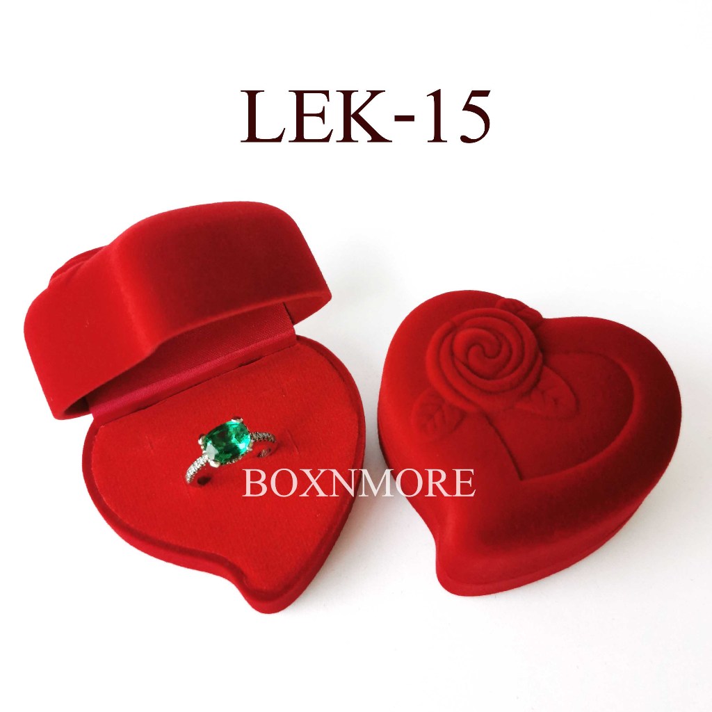 กล่องเเหวนสอดกำมะหยี่ รูปหัวใจกุหลาบ (LEK-15)