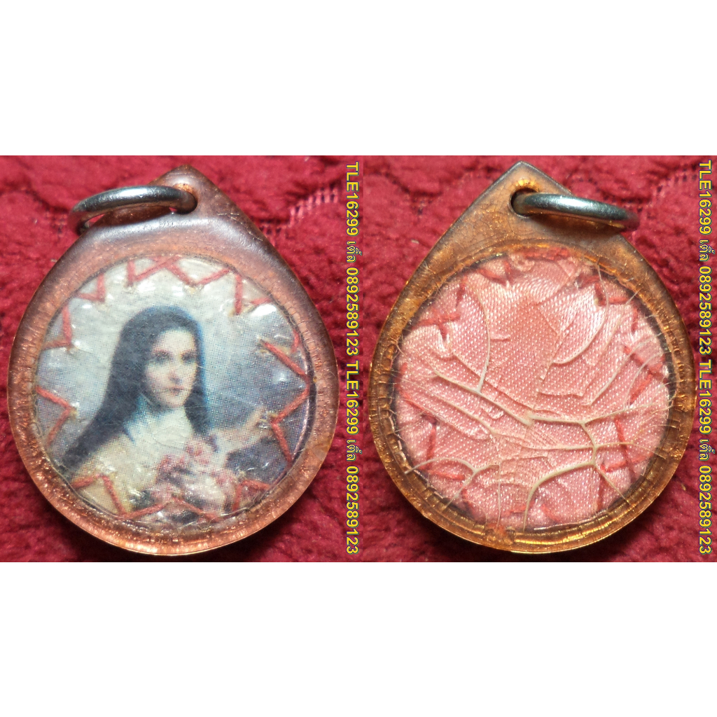 Amulet016 เหรียญรูปพระแม่มารี เย็บติดบนผ้า เลี่ยมเก่า