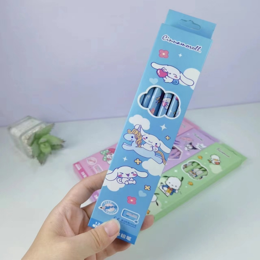 ดินสอไม้ 2B (12แท่ง) + กบเหลาดินสอ ลายการ์ตูน คุโรมิ มายเมโลดี้ ชินนาม่อนโรล โปชาโกะ