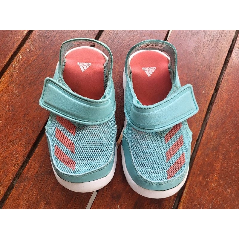 รองเท้าเด็ก Adidas ของแท้ ไซส์ UK8 (มือสอง)