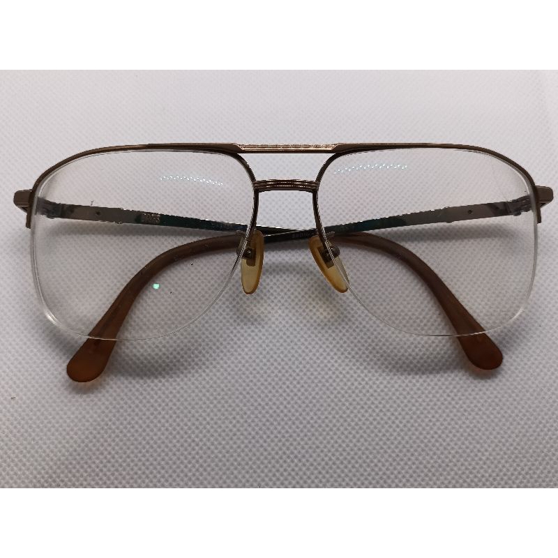 Daks London ไทเทเนียม