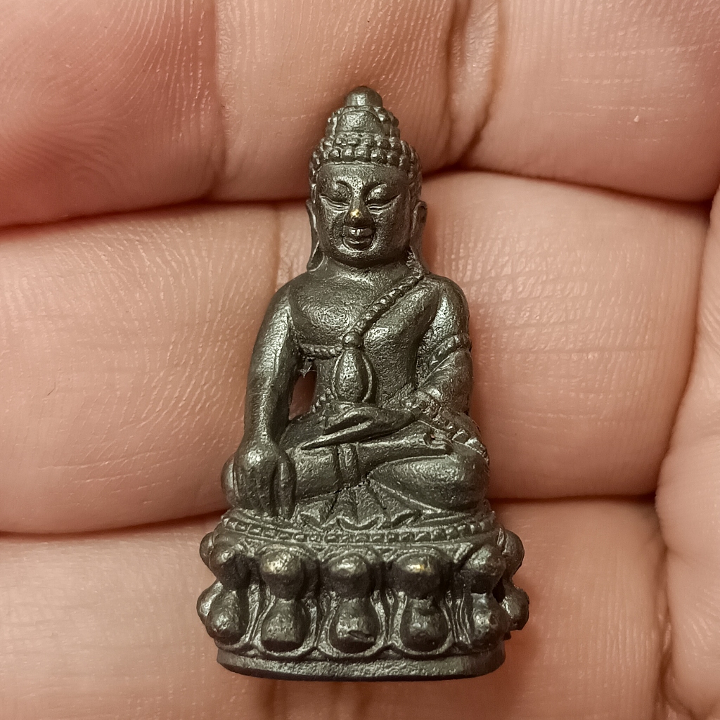 พระกริ่งปรเวศ วัดสุทัศน์ เนื้อเหล็กน้ำพี้ ขนาด 3 ซม.