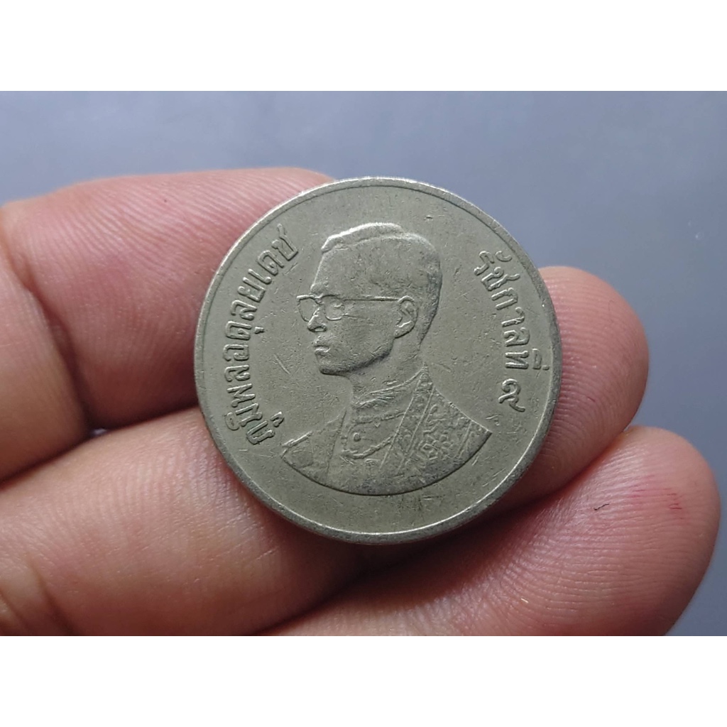 เหรียญ 1 บาท (หลังวัดพระแก้ว) บล็อกพระเศียรเล็ก บล็อกหายาก ติดลำดับ 5 เหรียญหายาก ปี2525 ผ่านใช้