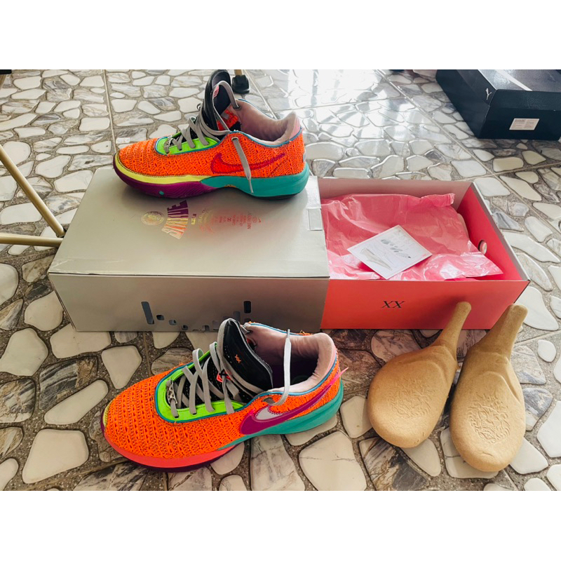 Nike lebron 20 เบอร์ 10 us 28ซม. ใช้น้อย พื้นเต็มค่ะ  ซื้อมามือ1 ของแท้📍