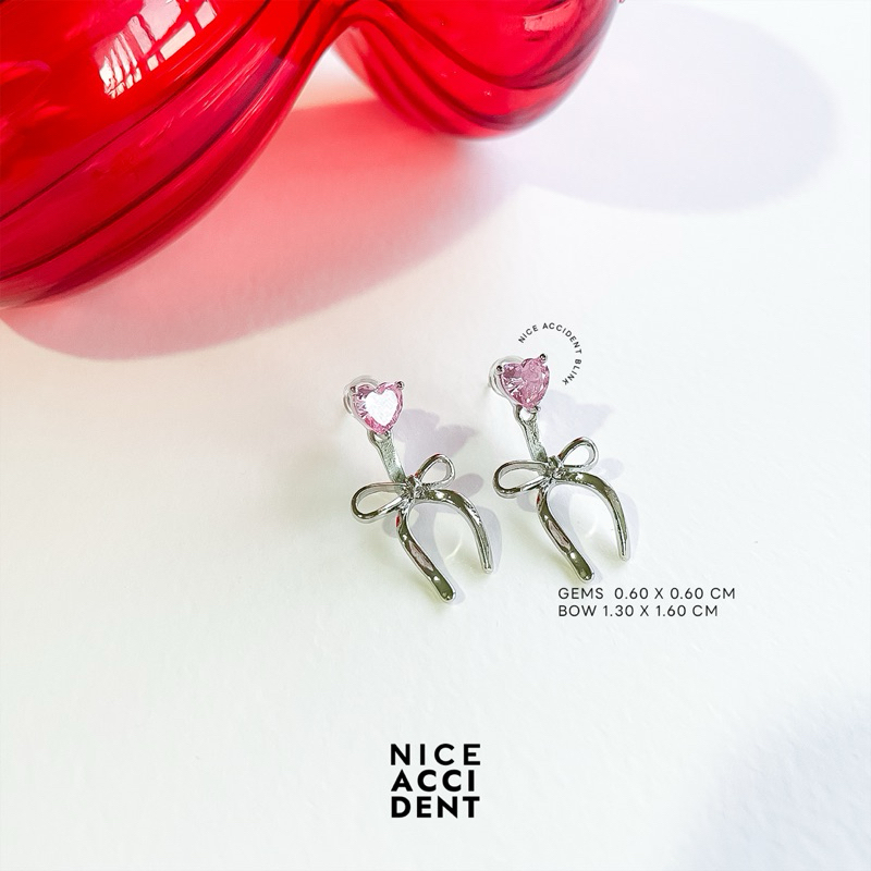 nice accident Blink Heart Bow Stud Earrings | ต่างหูดีไซน์พิเศษ ถอดแยกชิ้นได้ ประดับ gems หัวใจ