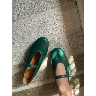TwoTwentyTwo.stores “Envy” Mary Jane soft ballerina