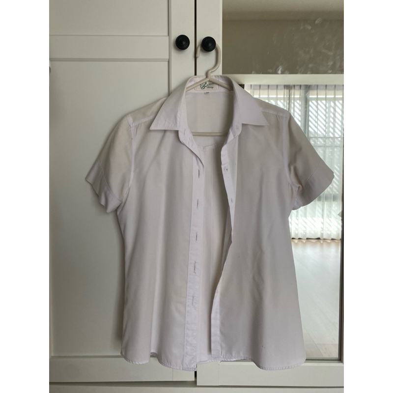เสื้อนักศึกษาหญิง สาบหลัง เข้ารูป | กระดุมทอง ชุดนักศึกษา