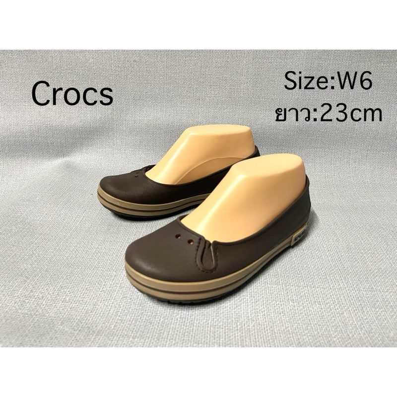 Crocs คร็อคส์  รองเท้าแบบสวม สีน้ำตาลเข้ม แต่งขอบสีน้ำตาลอ่อน รองเท้าเพื่อสุขภาพ มือสองของแท้ สภาพดีมาก