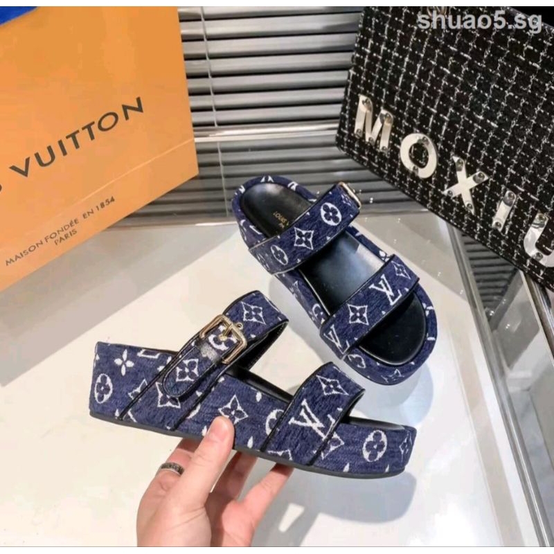 รองเท้าแตะพื้นหนา Louis Vuitton