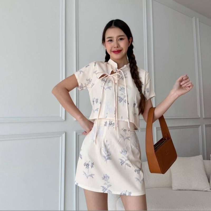 Jira set  ชุดเซ็ตตรุษจีน ดีเทลปกคอจีนแข็ง ผูกโบว์เฉียงที่อก สายเป็นสายกลมยาว