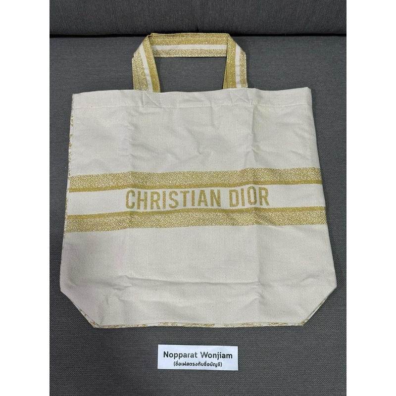 (New/แท้💯) Dior Tote Bag กระเป๋าผ้าสีขาวติ้นทอง จากช็อปไทย