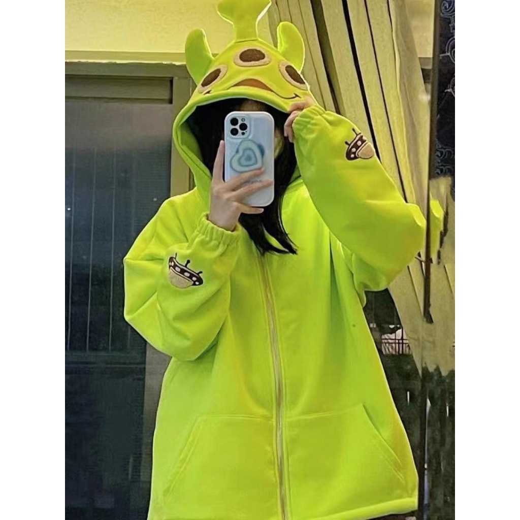 เสื้อสเวตเตอร์พร้อมส่ง ลายการ์ตูน ผ้าดี คุณภาพดี ส่งจากไทย