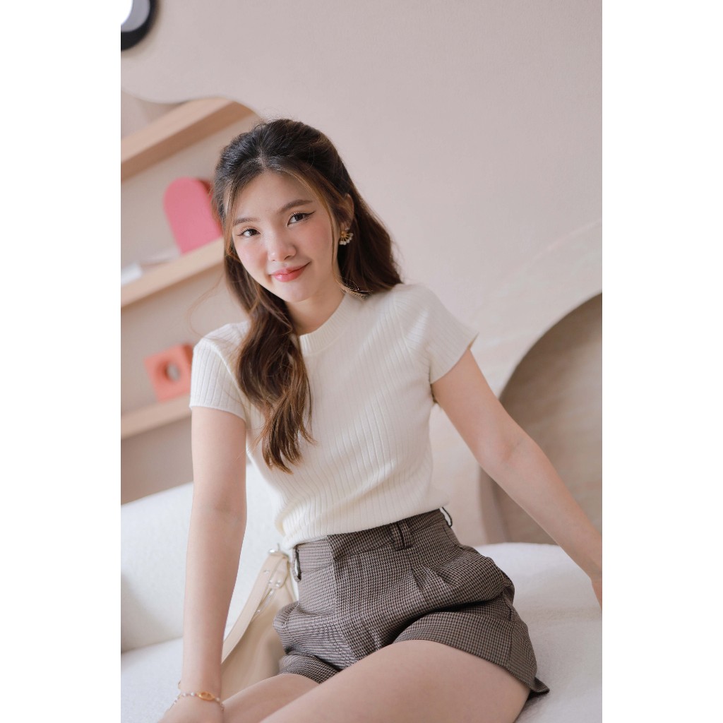 T113 เสื้อสีขาว (คอกลมแขนสั้น)