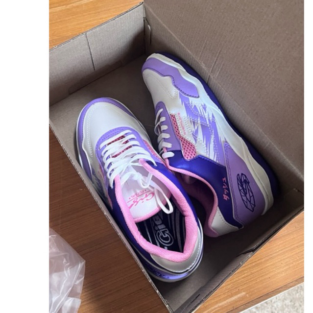 รองเท้าฟุตซอล รองเท้าแบดมินตัน Giga