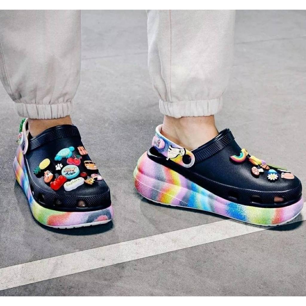 Crocs Crush Clog /สั่ง1คู่แถมตัวติดรองเท้า6ชิ้น=150฿/ รองเท้าแตะห้วโตผู้หญิ่งมี16สีมาไหม่ น้ำหนักเบาพืนนีม พร้อมส่งในไทย