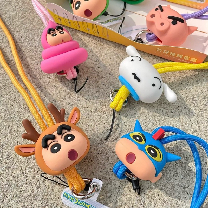 ✨ พรีออเดอร์ ✨ กล่องสุ่มระบุตัว(เลือกได้) สายคล้องคอห้อยมือถือ ชินจังจอมแก่น Cra