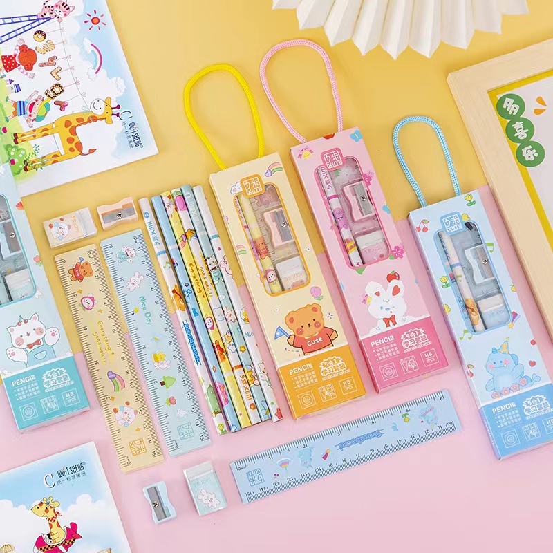 ชุดเครื่องเขียนลายการ์ตูน แพ็ค 5 ชิ้น (ดินสอ ยางลบ ไม้บรรทัด กบเหลา) อุปกรณ์การเรียน พกพาง่าย ของขวัญ ของแจกF55