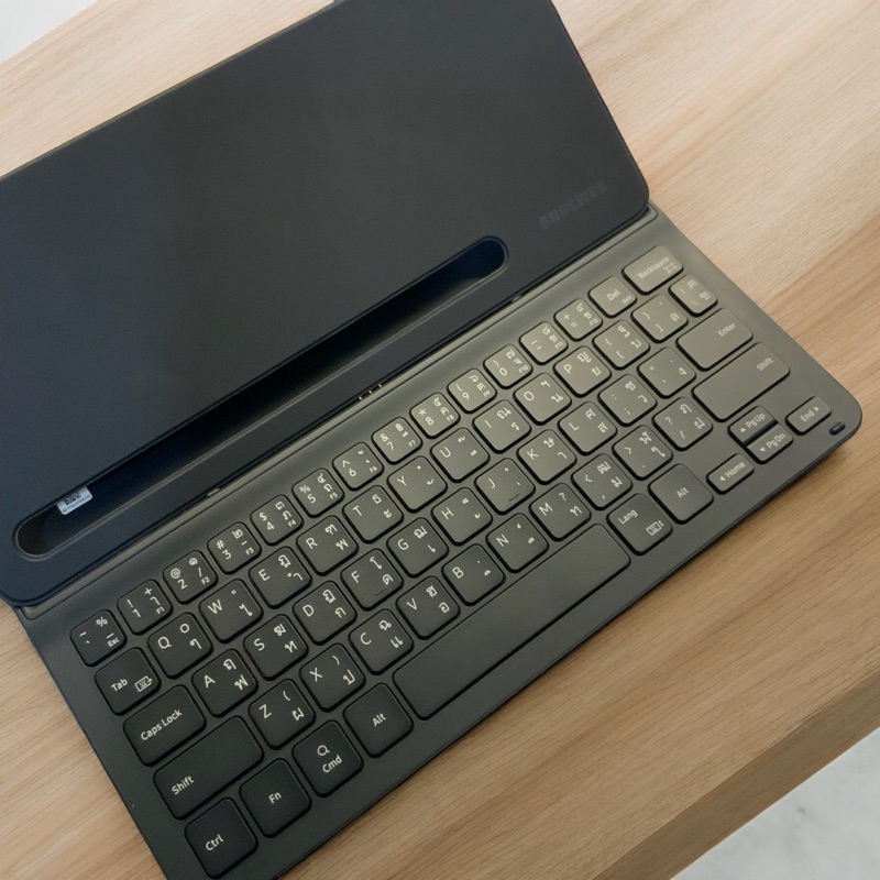 มือสอง สภาพใหม่ 99 % Book cover Keyboard  Slim  Tab S7  แบบบาง