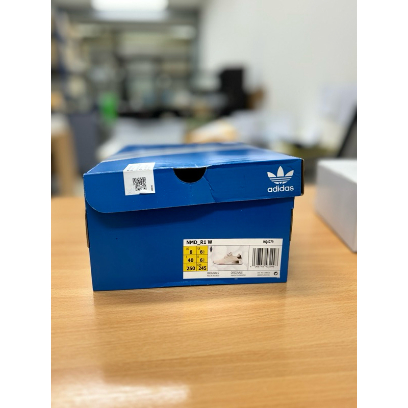 รองเท้าAddidas NMD..