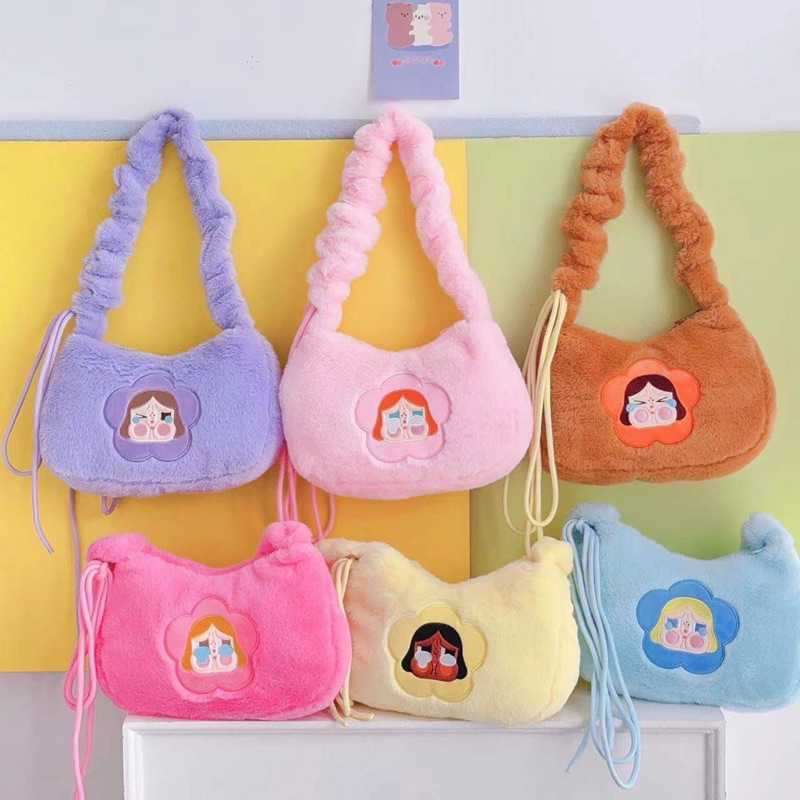 กระเป๋าขนนุ่มcry baby ปรับสายสั้นยาวได้ กระเป๋าcry baby