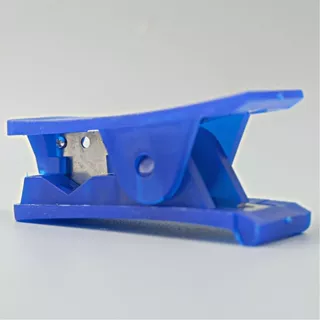 กรรไกรตัดท่อ PE (Tube Cutter) ใบมีดคม ใช้ตัดท่อพลาสติกอ่อน ท่อ PE ขนาด 2 หุน หรือ 3 หุน หน้าตัดเรียบ ใช้งานง่าย