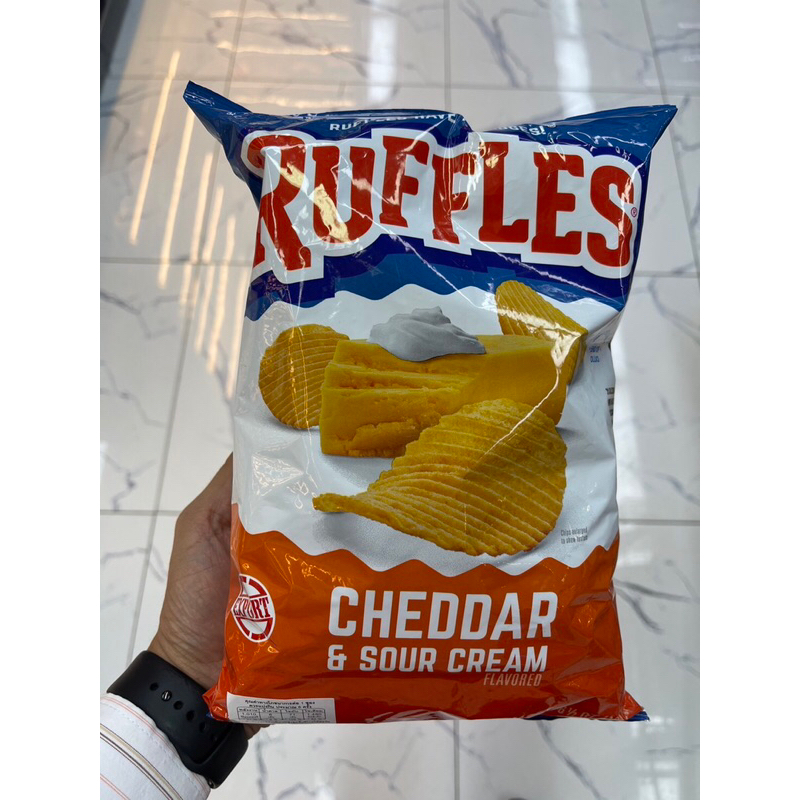 มันฝรั่งแผ่นทอดรสเนยแข็งและซาวครีม ตรา Ruffles รส Cheddar and Sour Cream Potato Chips 🇺🇸🇺🇸