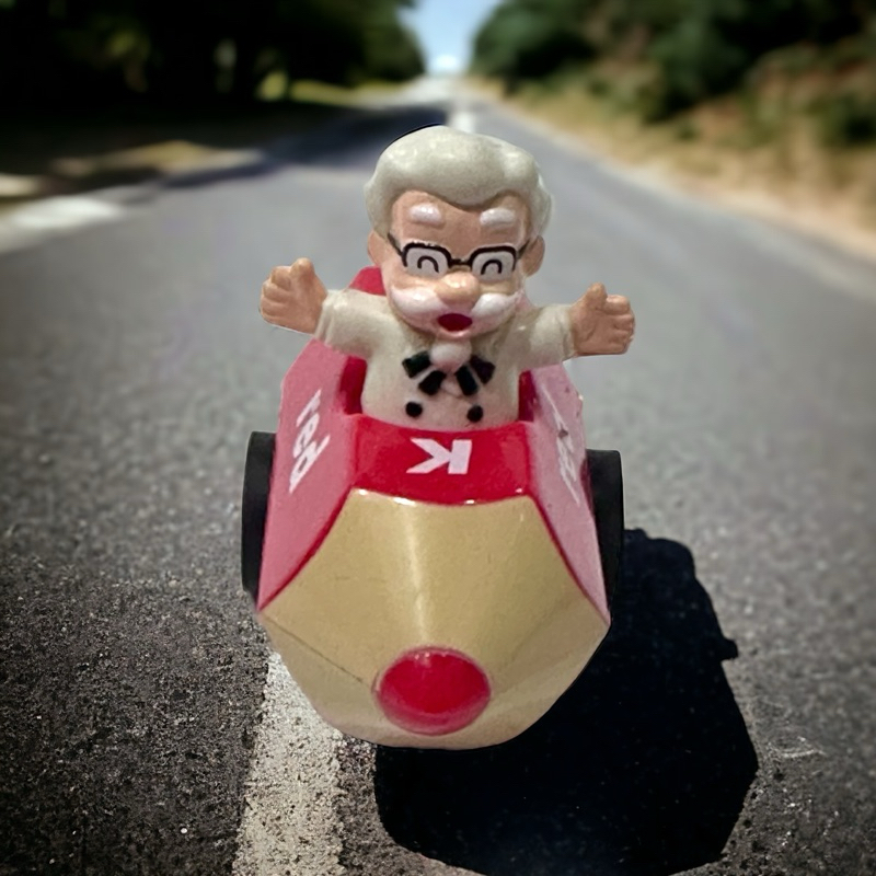 KFC COLONEL SANDERS ของเล่น KFC ผู้พันเซ็นเดอร์ขี่รถดินสอ และอื่นๆ