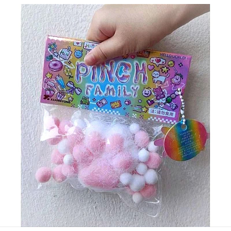 🇹🇭Pinch Family ของแท้100% ขนเยอะ เท้านุ่ม taba squishy อุ้งเท้าแมว สีขาวอมชมพู นุ่มหนึบ หนูถือชีส