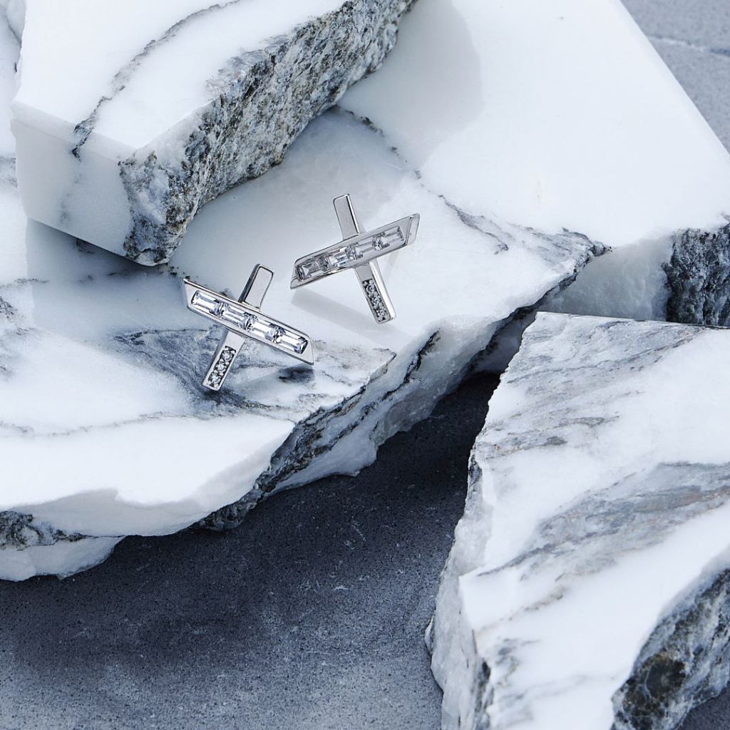SWAN - Luxuriate Cross Stud Earring ต่างหูเงินแท้ ต่างหูติดหู ดีไซน์ทรงไขว้ ฝังเพชรคิวบิกเซอร์โคเนีย