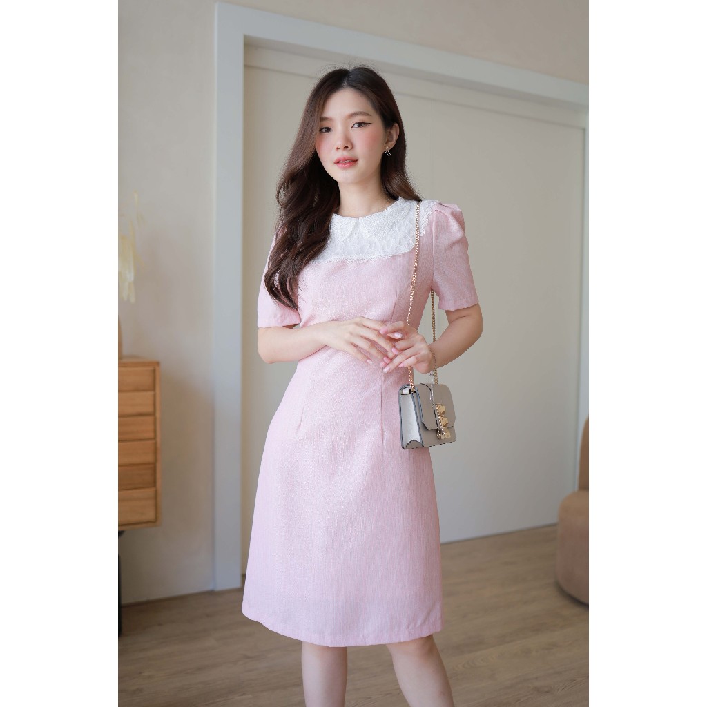 Romi"Oil" J185 ชุดเดรสสีชมพู (แต่งคอปกลูกไม้)