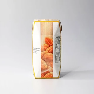 (แพ็ค3)โฮลี่ นัทส์ นมอัลมอนด์ ขนาด 180ml x 3 กล่อง (Almond Milk Wholly Nuts Brand)