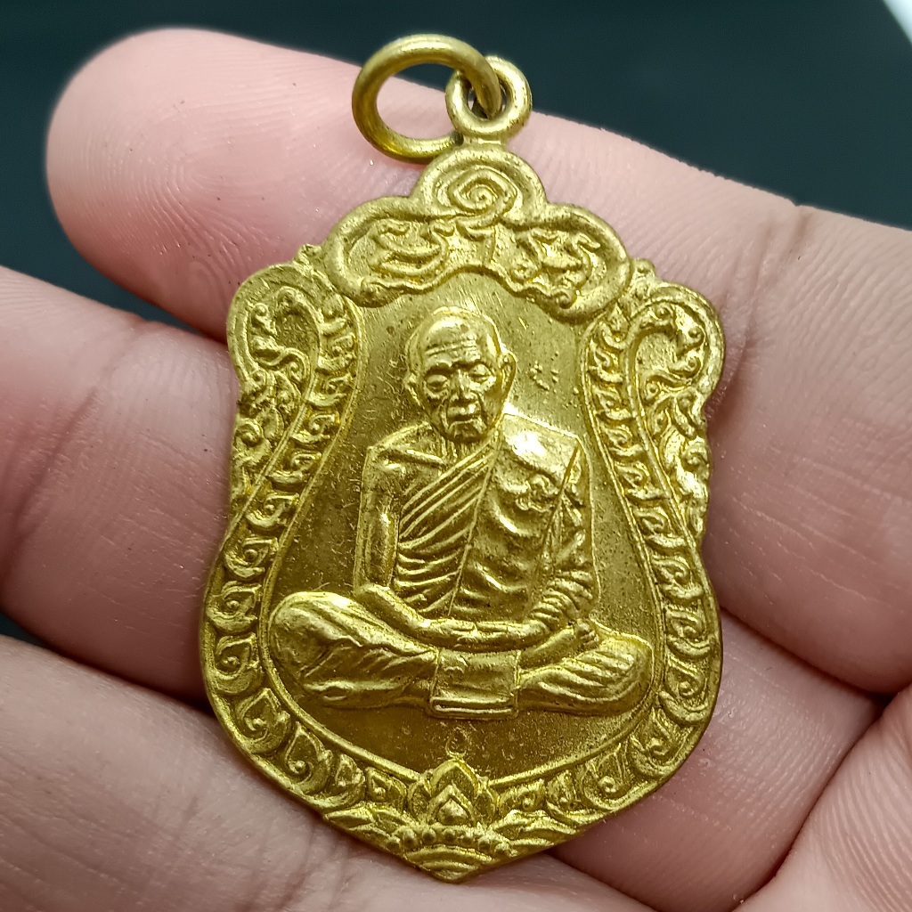 เหรียญหลวงปู่ทิม วัดละหารไร่ รุ่นที่ระลึกฉลองอายุครบรอบ 8 รอบ ปี 2518 เนื้อกะไหล่ทอง