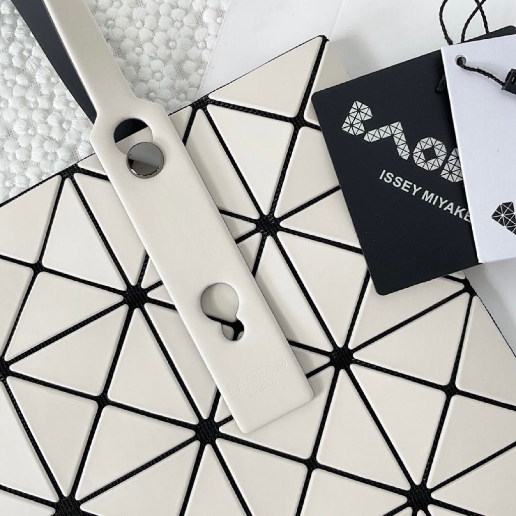 BAOBAO 6x6 Lucent Basic color การรับประกันของแท้ Baobao Issey Miyake New 100%