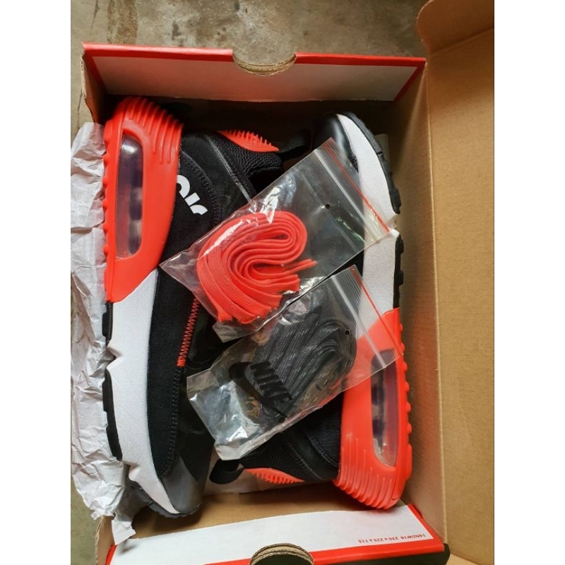 Nike Air max 2090 spColor : black , red, white
Size: 10.5us , 44.5eu , 28.5cm
