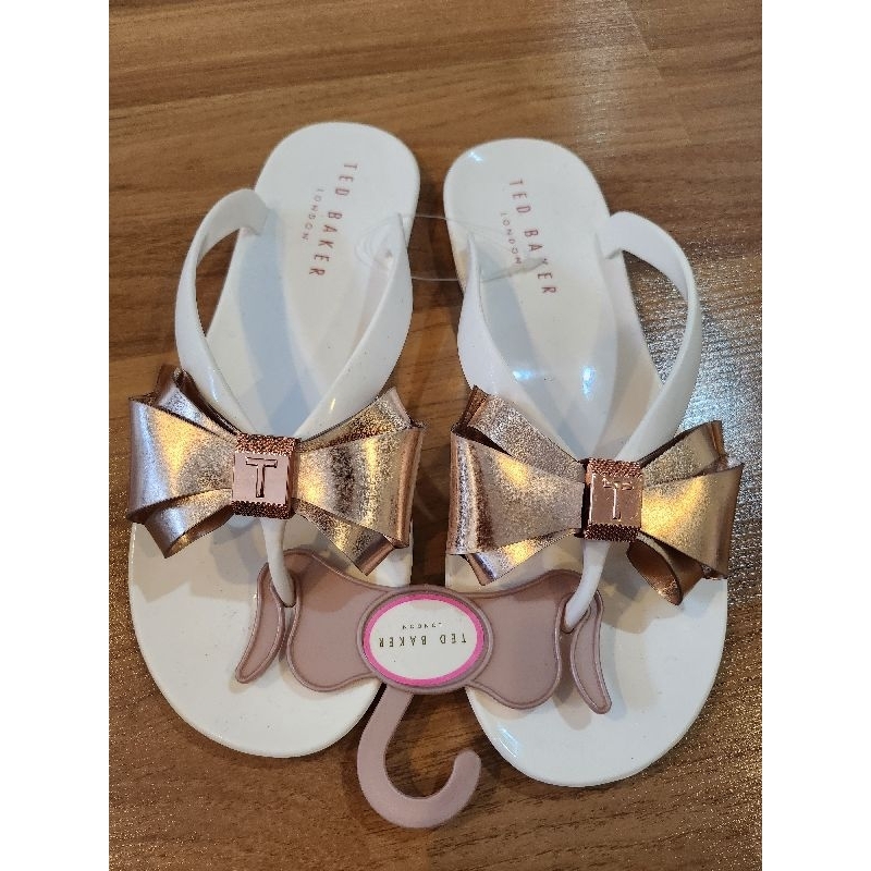 รองเท้าแตะ Ted Baker ของแท้ มือ1 (shop 2,490 บาท)