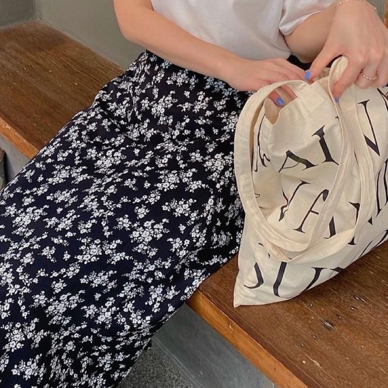 ส่งต่อกระโปรงยาวลายดอกไม้สีดำ สม็อคหลังของร้าน stylistshop