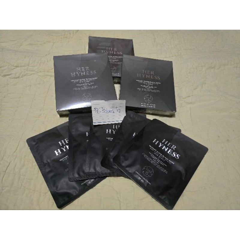HER HYNESS INSTANT GLOW BLACK MASK  เฮอ ไฮเนส แบล็คมาส์ก