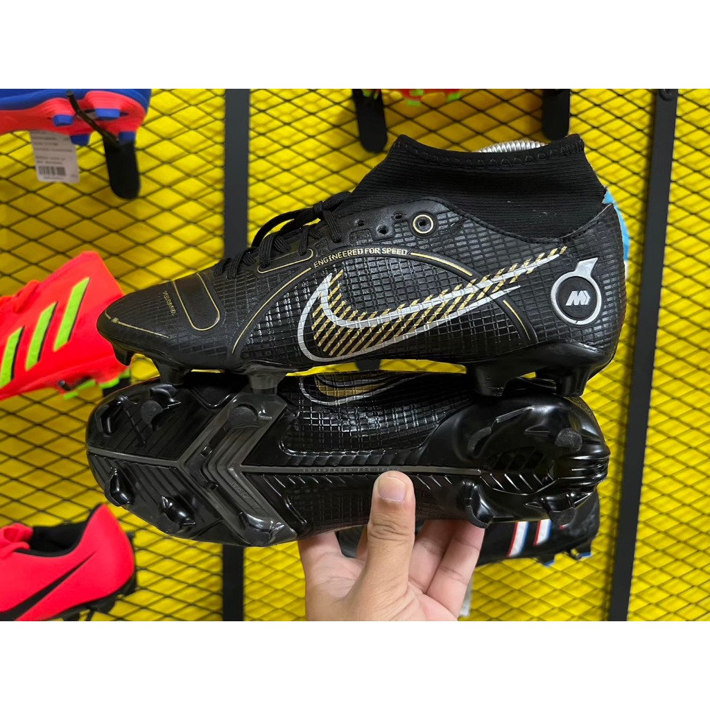 รองเท้าฟุตบอลมือสอง Nike ไซส์250/40