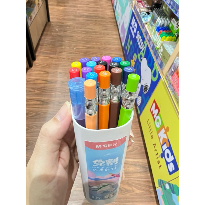 M&G สีไม้แบบกด 18 สี พร้อมกบเหลา