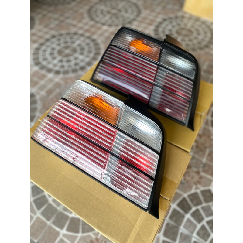 ไฟท้าย BMW e36 clear tail lights sedan สำหรับ 4 ประตู