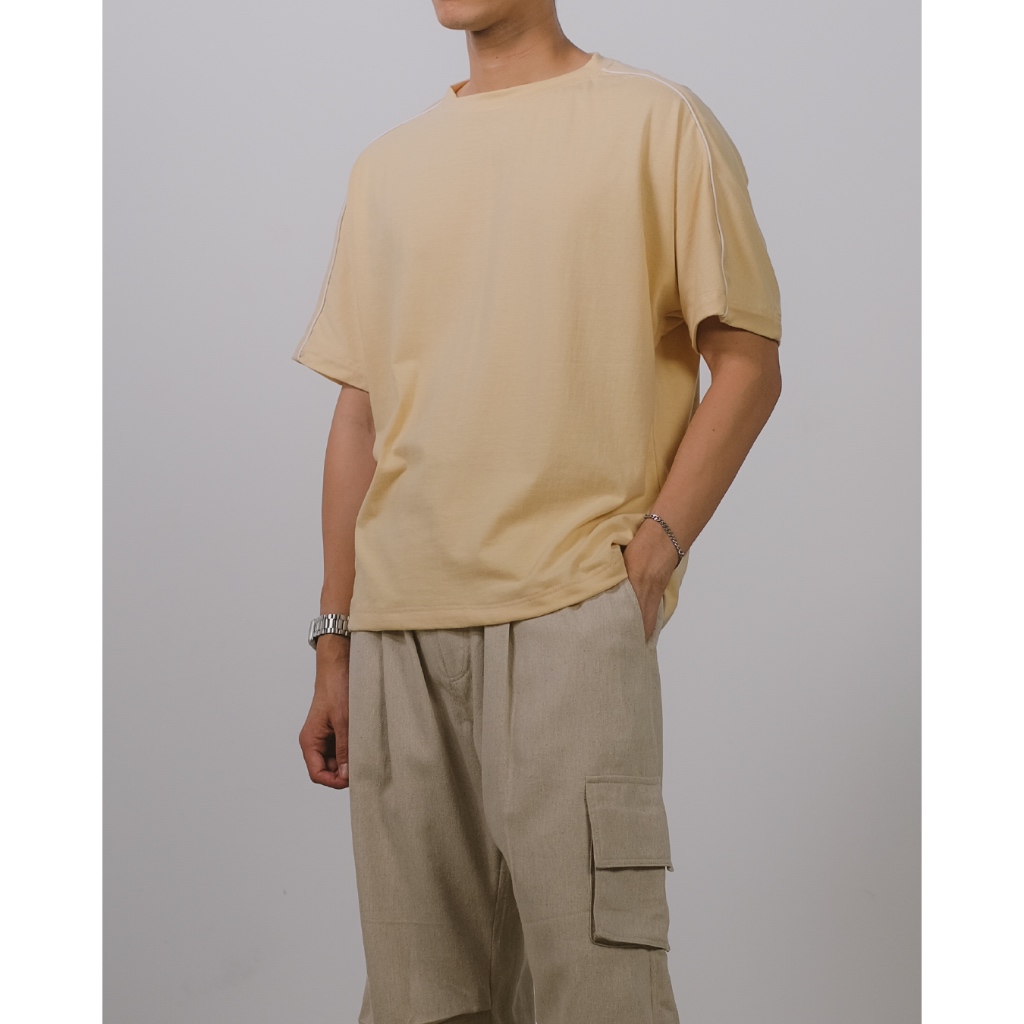 90 Sporty T in Cream | เสื้อยืดไหล่สโลป แต่งดีเทล สไตล์สปอร์ต ยุค 90 สีครีม