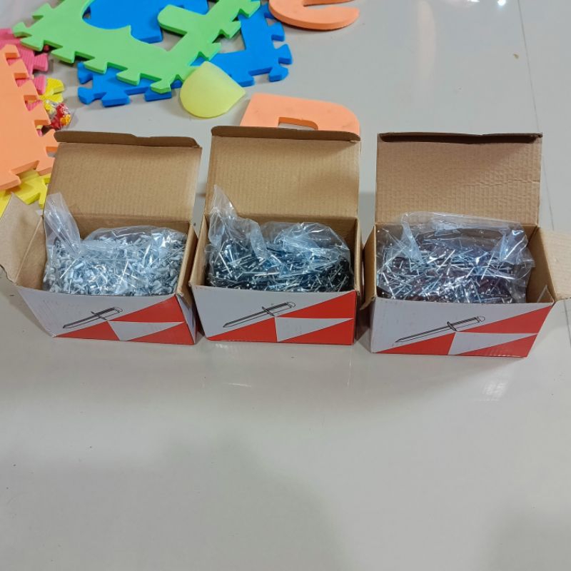 รีเวทเบอร์4-4สีดำ/สีชา/สีอบขาวขนาด1000ตัว/กล่อง