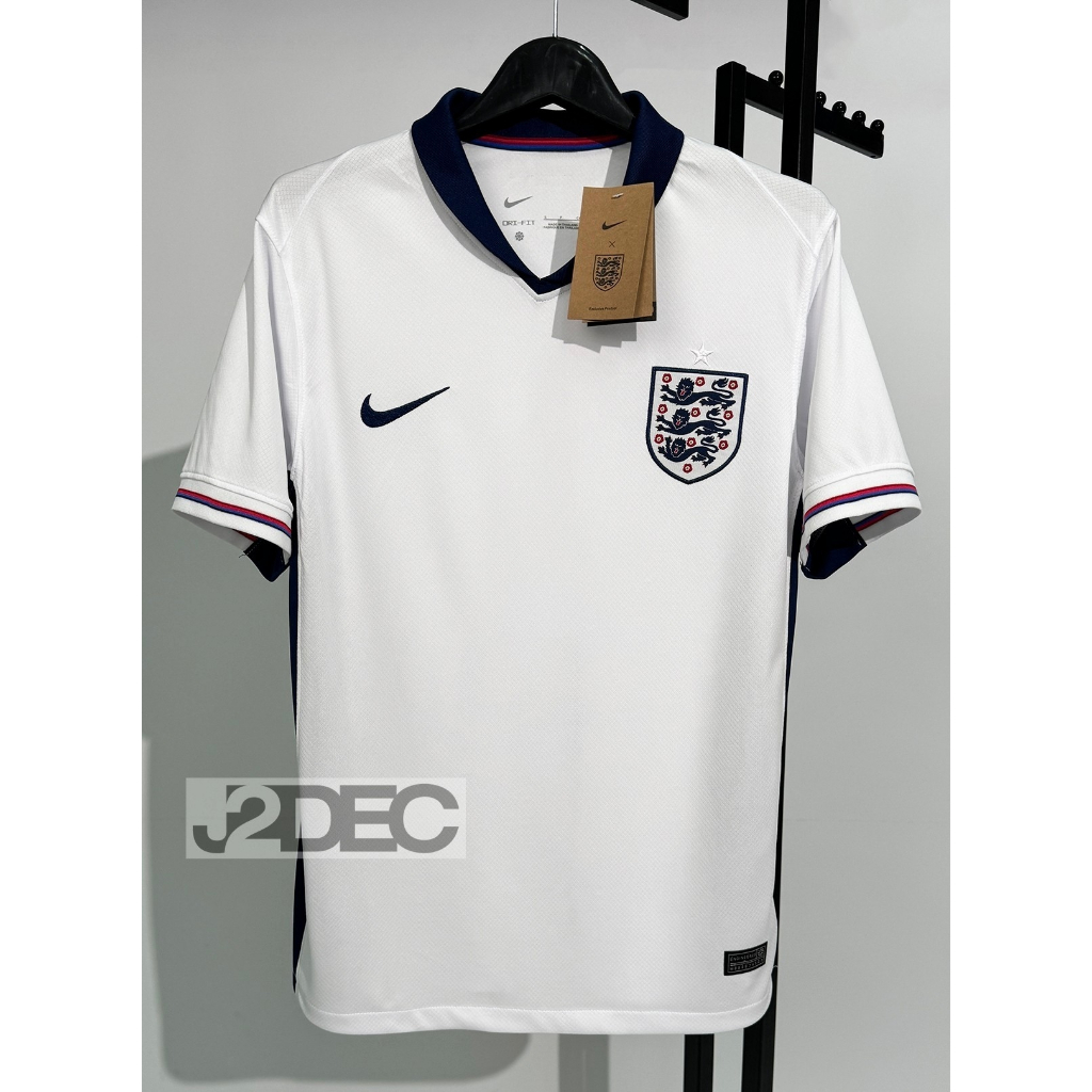 ใหม่ล่าสุด!!! เสื้อฟุตบอลทีมชาติ อังกฤษ Home ชุดเหย้า ยูโร 2024 เกรดแฟนบอล [ 3A ] สีขาว ตรงปกตรงต้นฉบับ100%