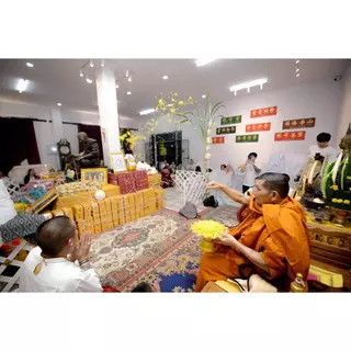 แผ่นทองเหนือดวง หลวงปู่ศิลา ยันต์เหนือดวง สำหรับใส่หลังโทรศัพท์ กระเป๋าตังค์ (ปลุกเสกพิธีเหนือดวง 2 เซนทรัลขอนแก่น)