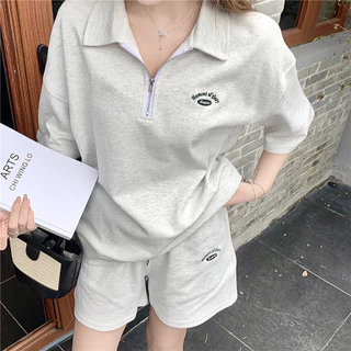 aililai1688 ชุดเซทเสื้อแขนสั้นคอปก+กางเกงขาสั้น สกรีนลายเล็ก มินิมอล ได้ฟีลสาวเกา สาวหวานสายคาเฟ่